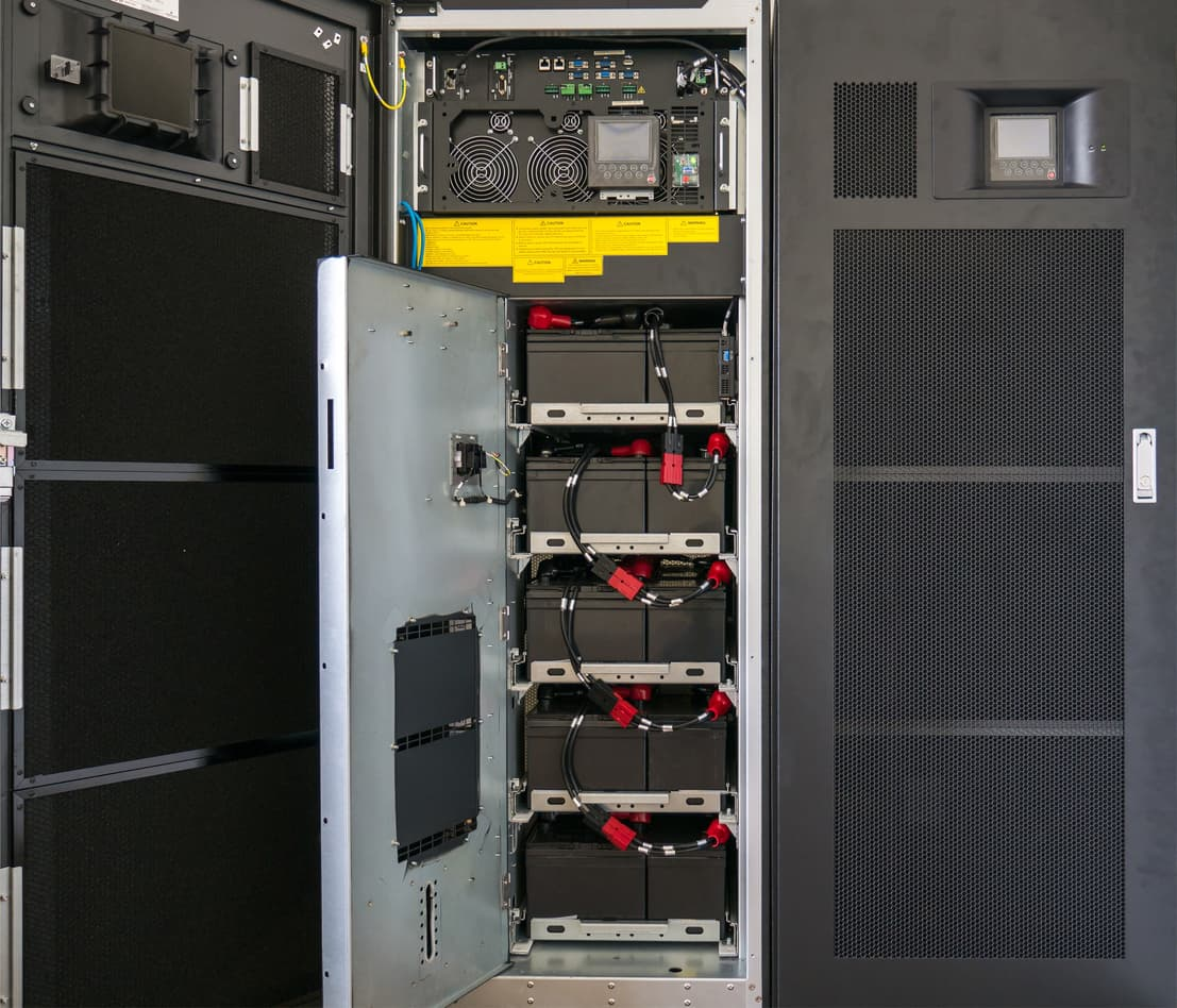 Modular UPS with Internal Battery Cabinet — Service View